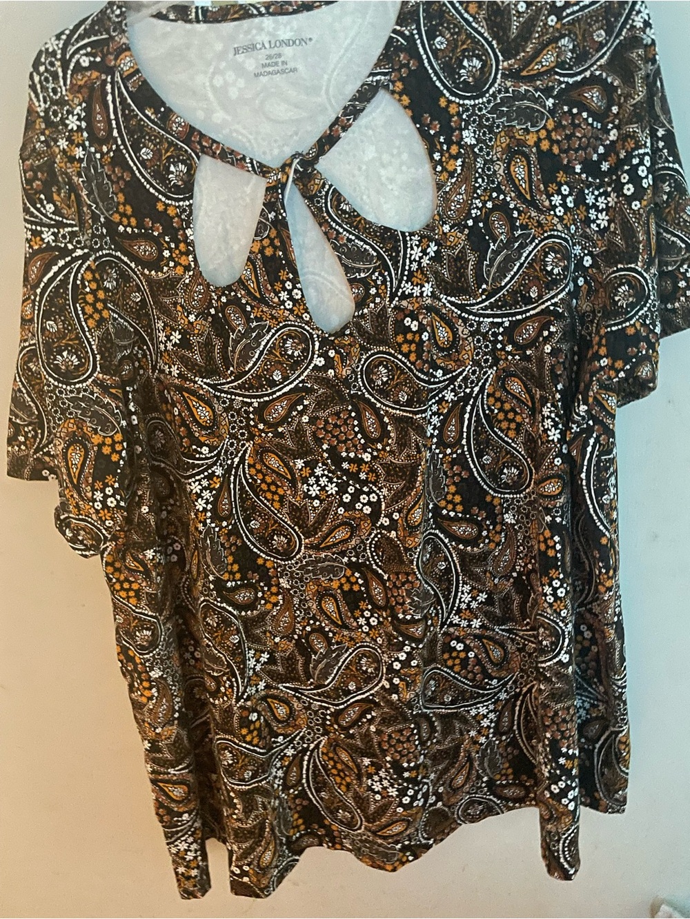 Jessica London Women's Paisley Keyhole Tee in Black and Brown